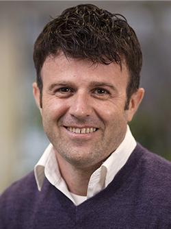 Fitni Destani headshot