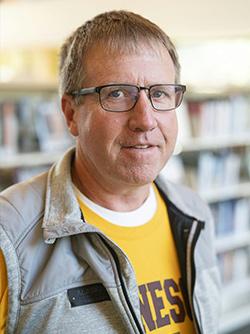 Stephen Chapin headshot